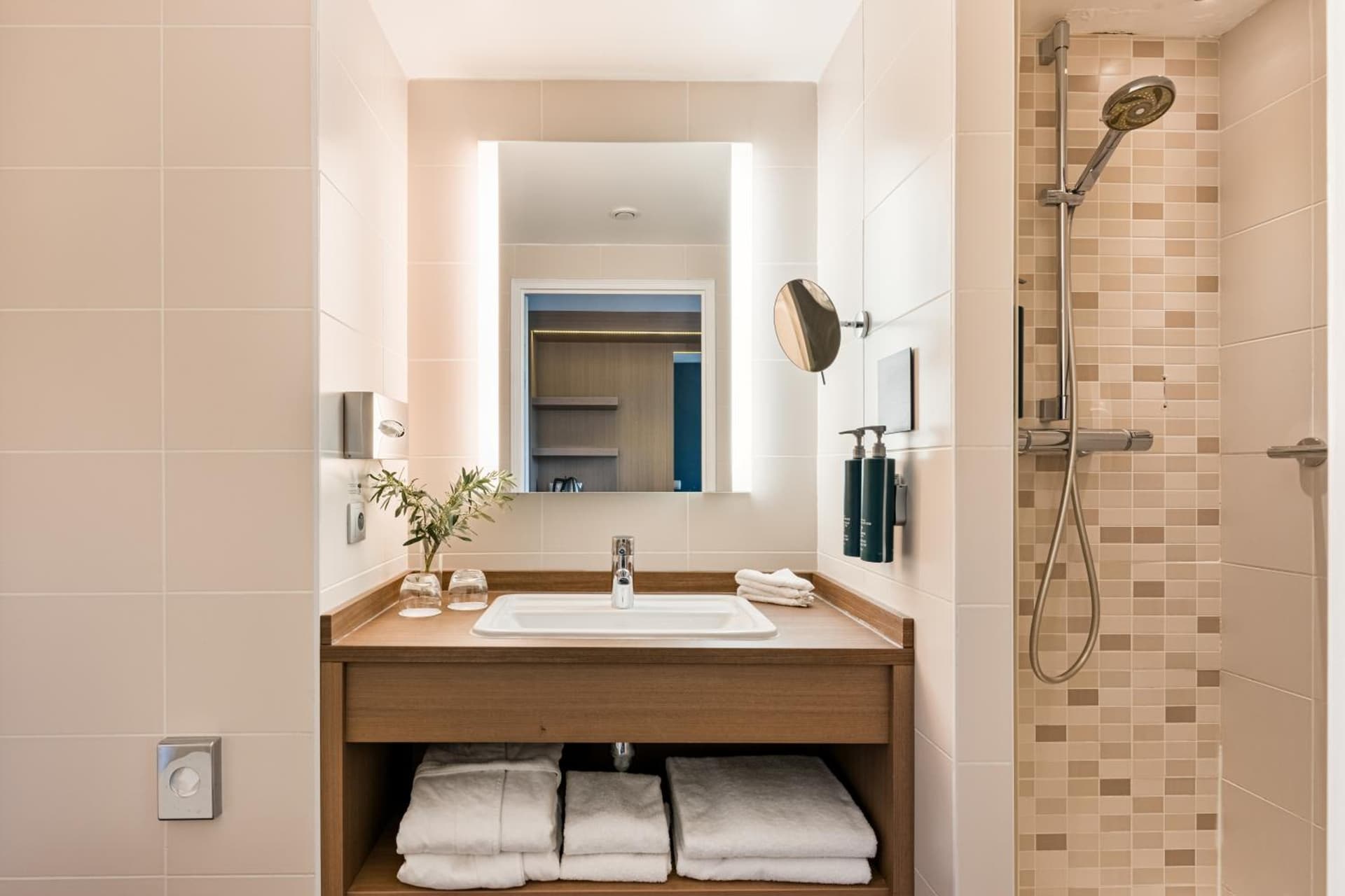 DoubleTree by Hilton Lyon Eurexpo & Spa