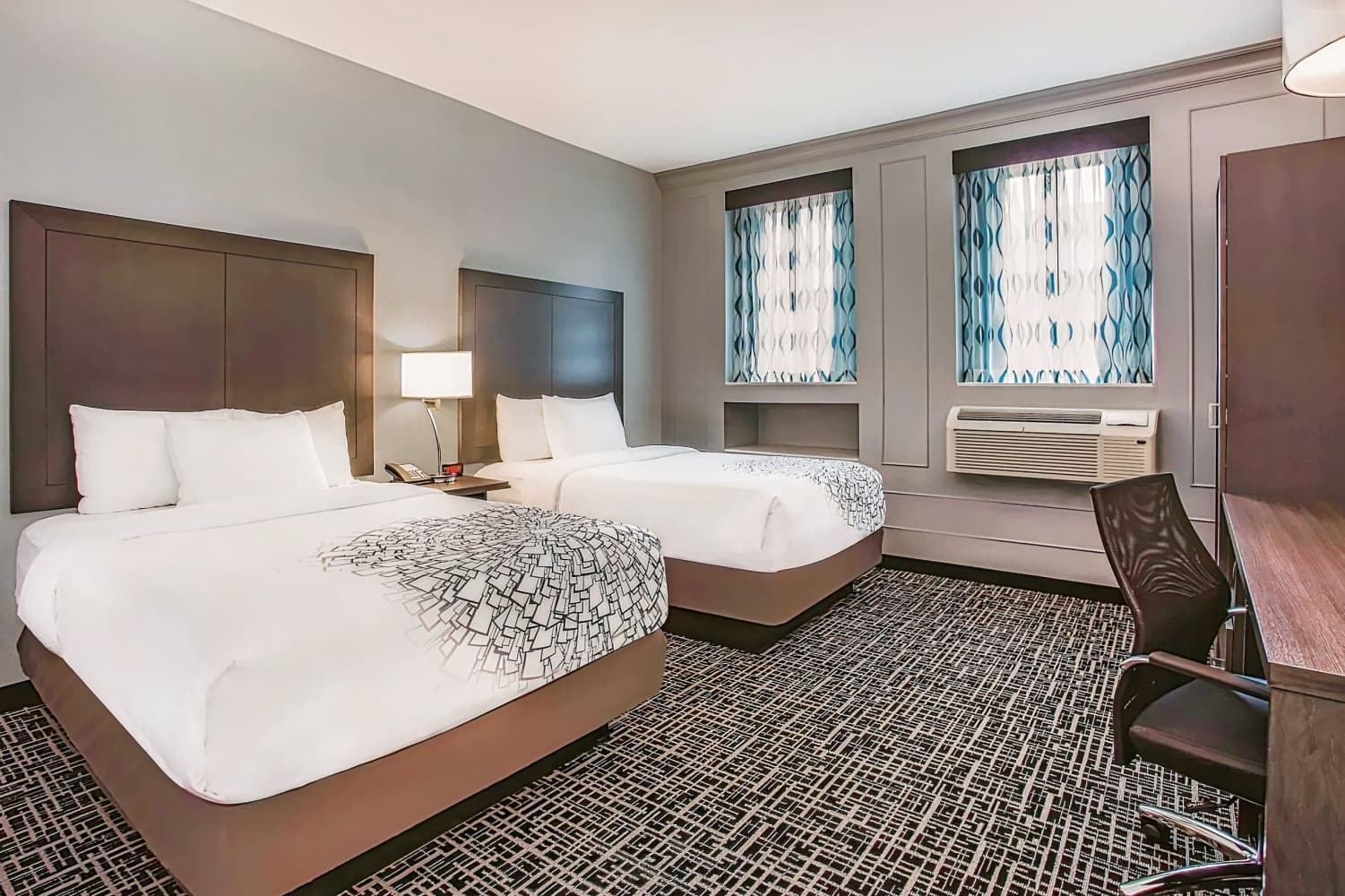 La Quinta Hotel & Suites by Wyndham Baltimore Downtown