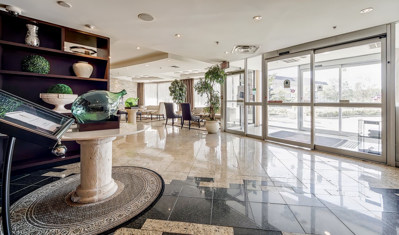 Monte Carlo Inn Airport Suites