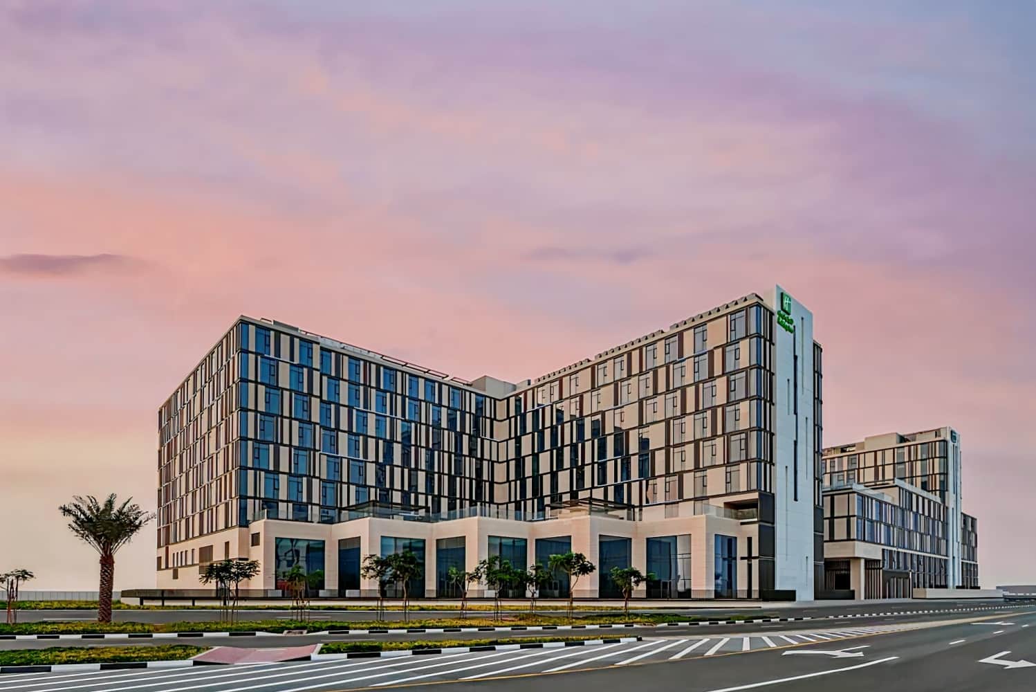 Staybridge Suites Dubai Al-Maktoum Airport