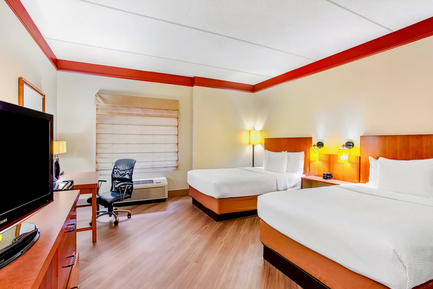 La Quinta Inn & Suites by Wyndham Raleigh Crabtree