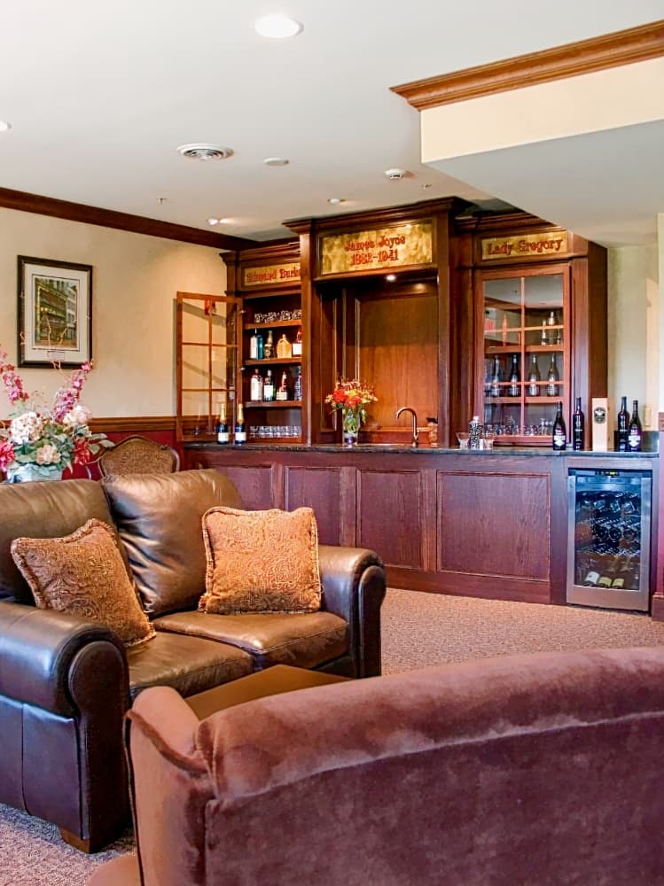 Irish Cottage Inn & Suites