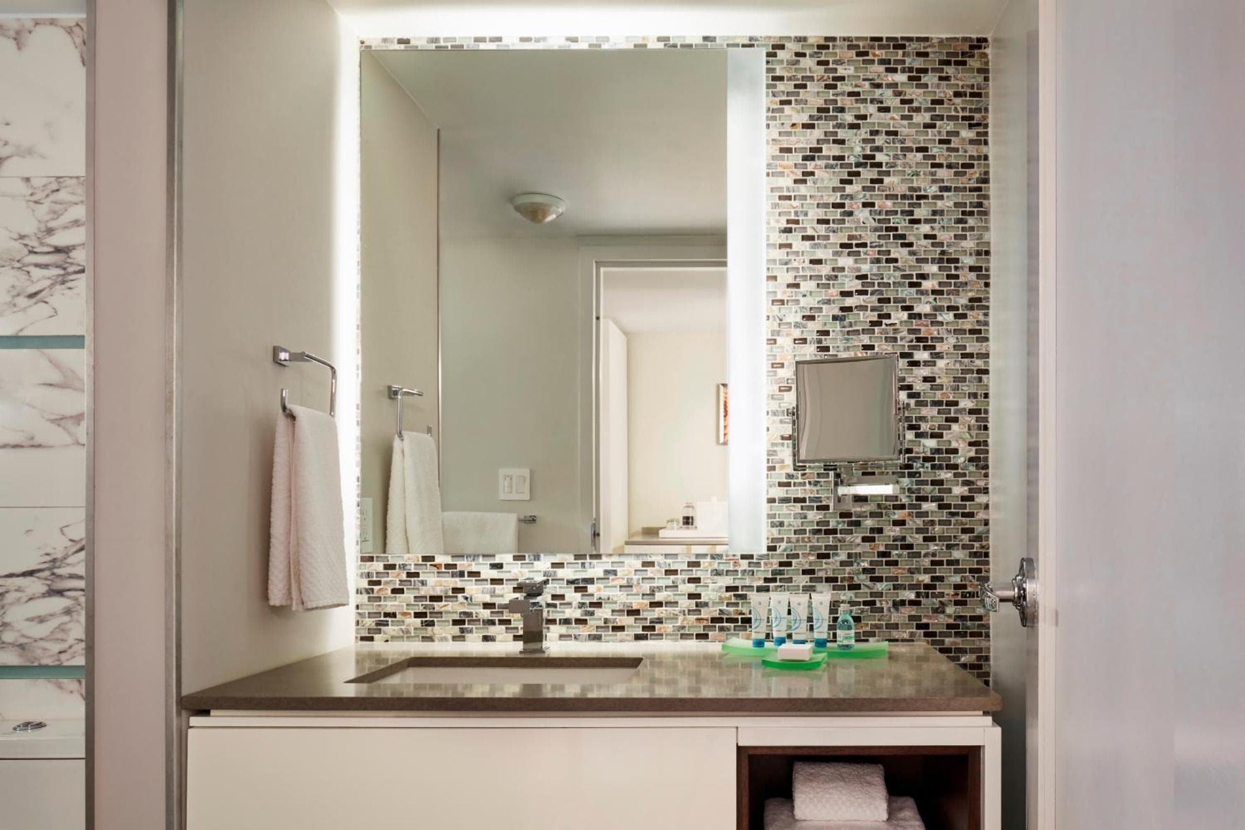 Waterstone Resort & Marina Boca Raton, Curio Collection by Hilton