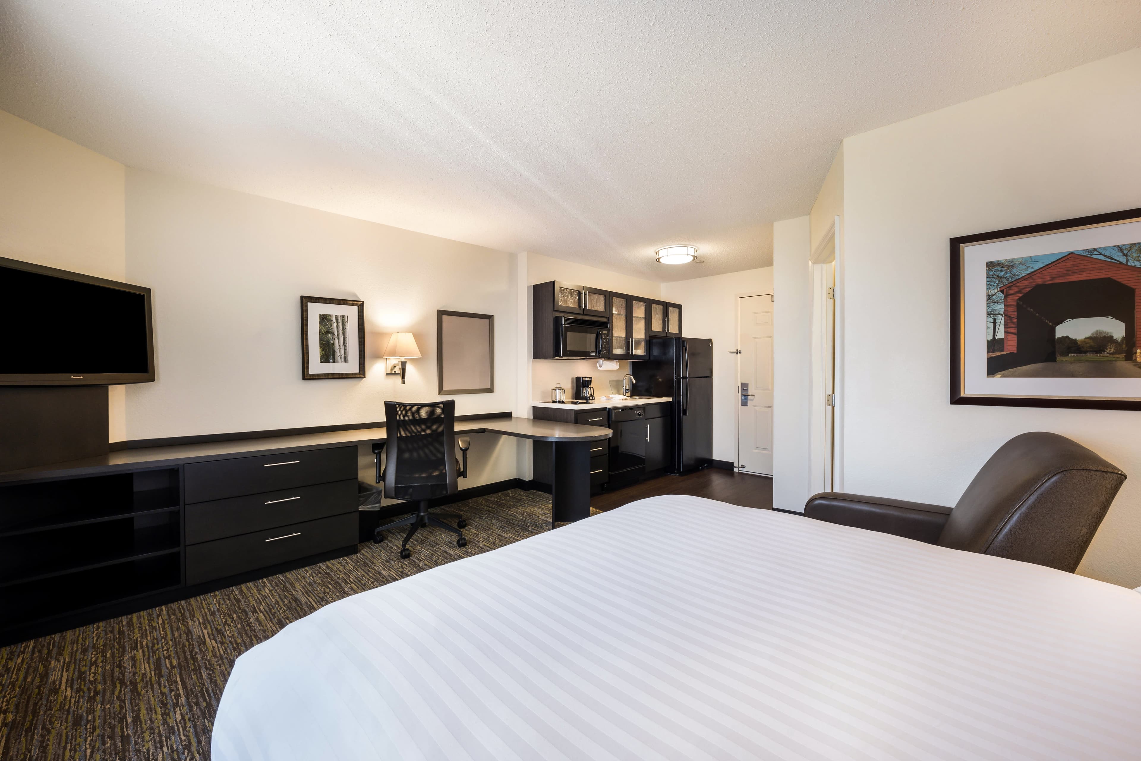 Sonesta Simply Suites Chicago Waukegan