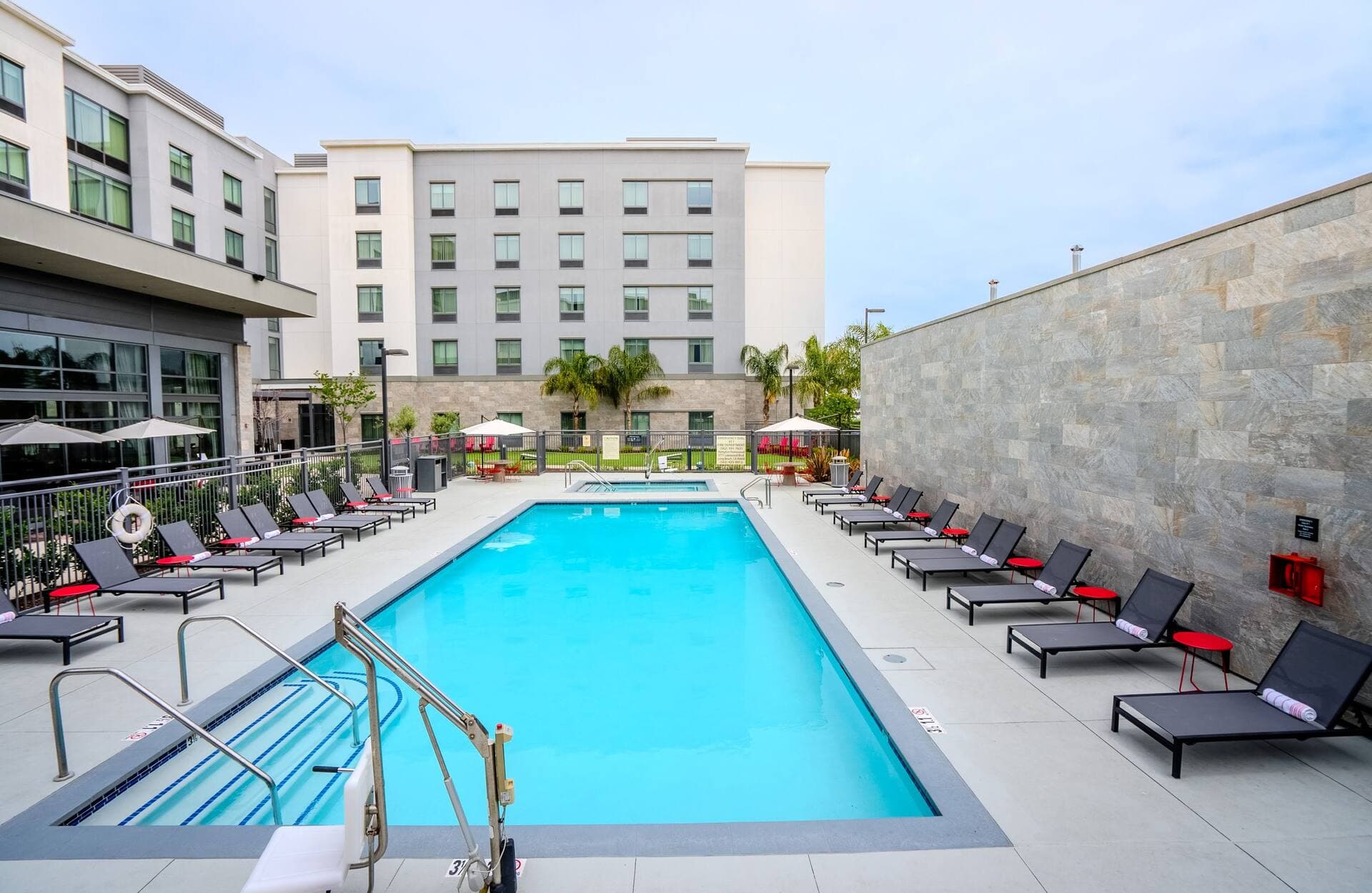 Hampton Inn Long Beach Airport