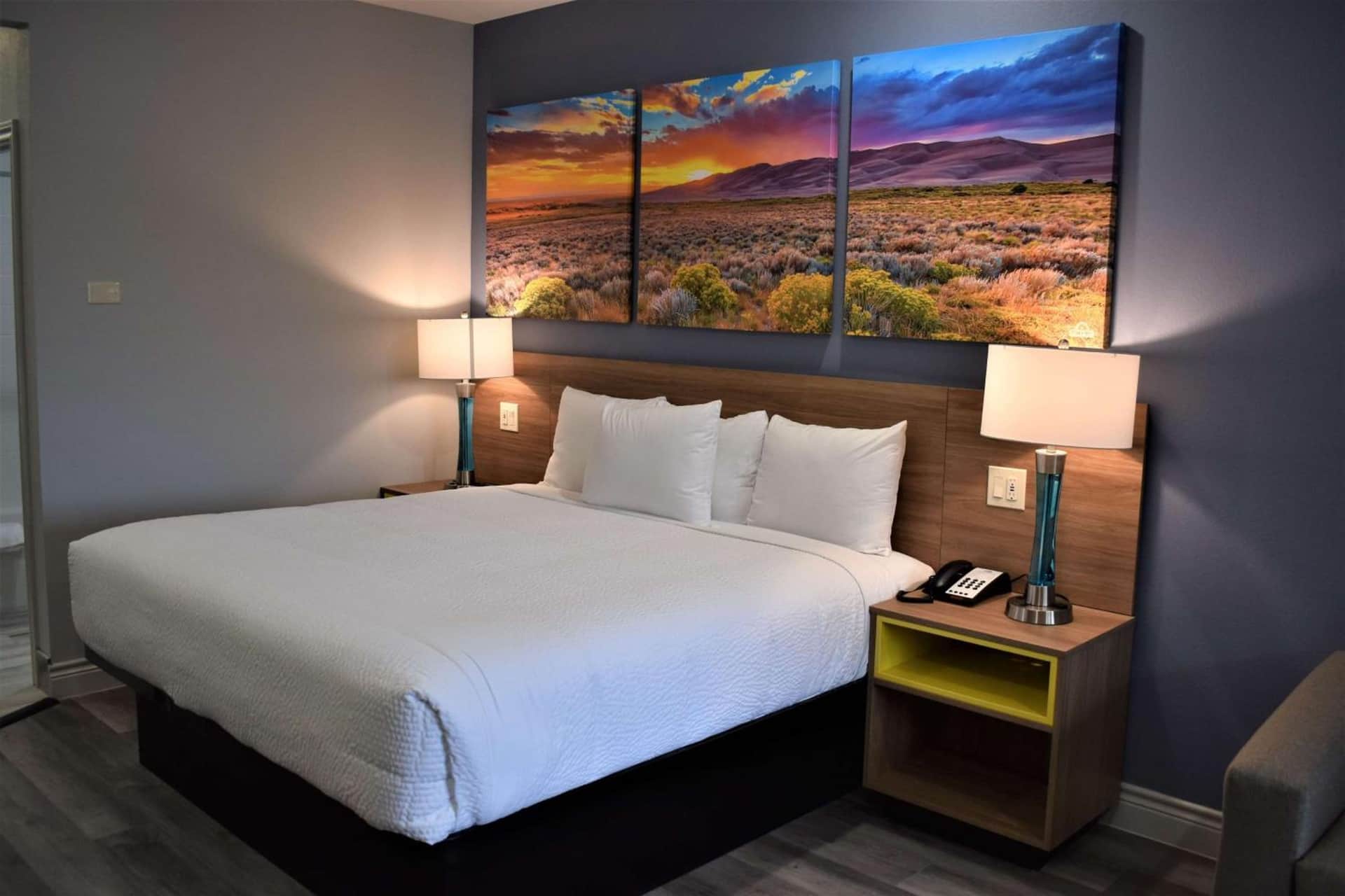 Days Inn & Suites by Wyndham Downtown/University of Houston