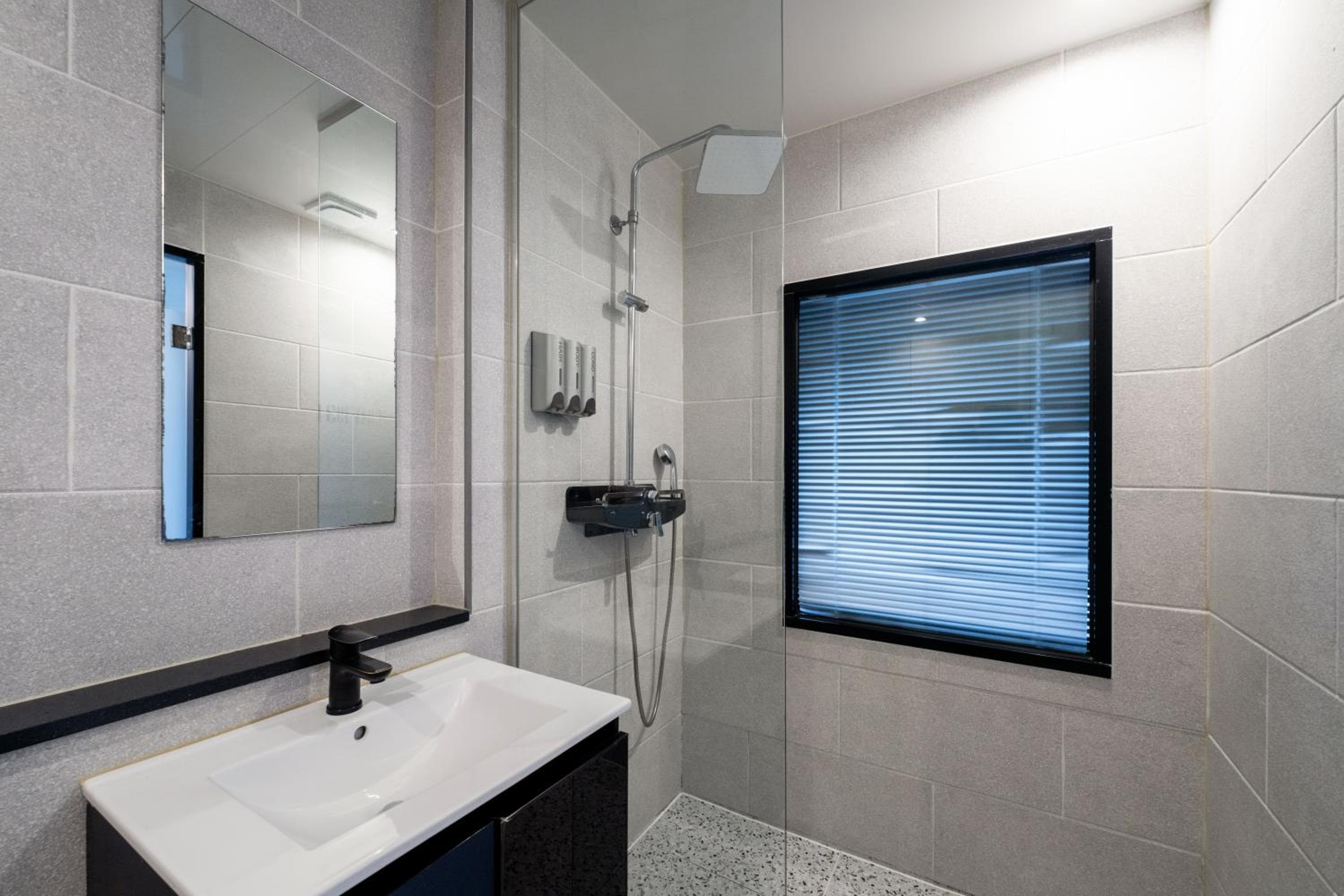 Gray 193 Gwangan Beach 그레이 193 광안리