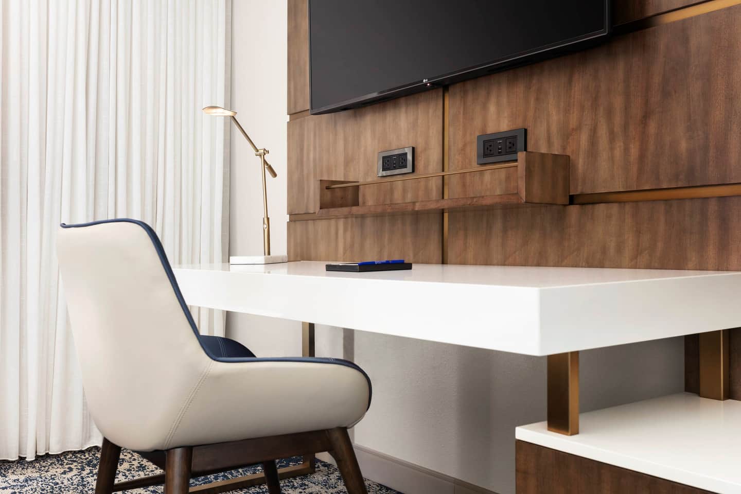 Delta Hotels by Marriott Virginia Beach Waterfront Suites