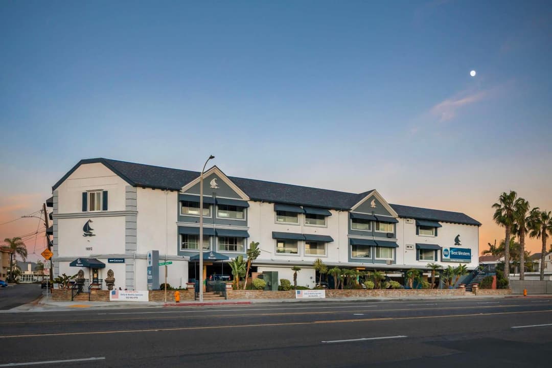 Best Western Harbour Inn & Suites Huntington - Sunset Beach