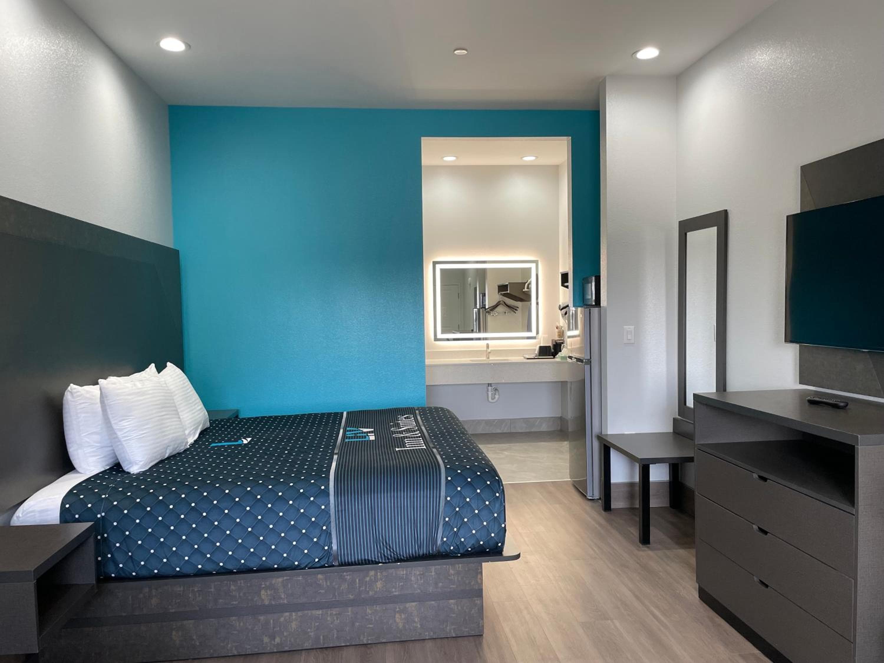 LiV Inn & Suites Houston