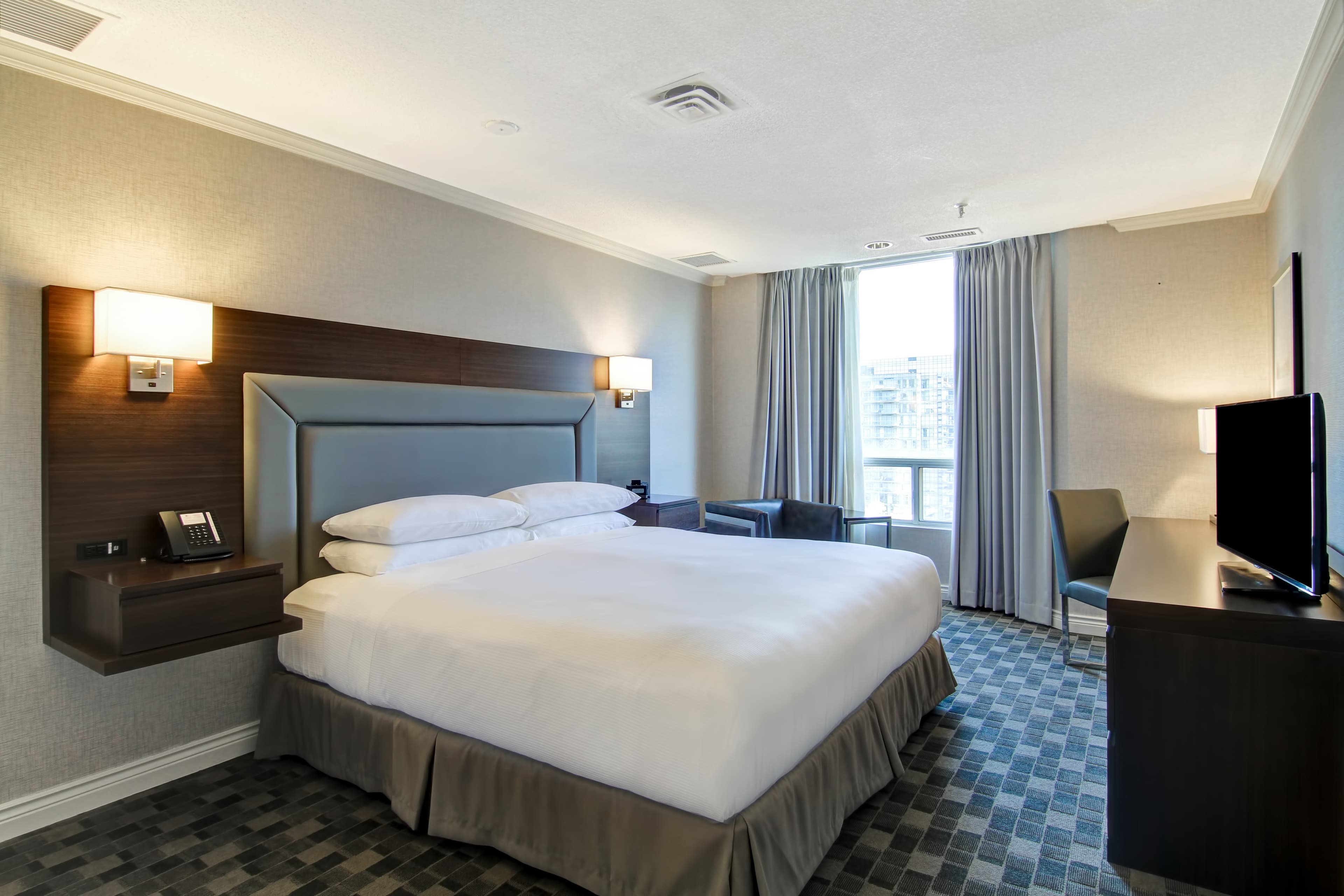 DoubleTree by Hilton Toronto Downtown