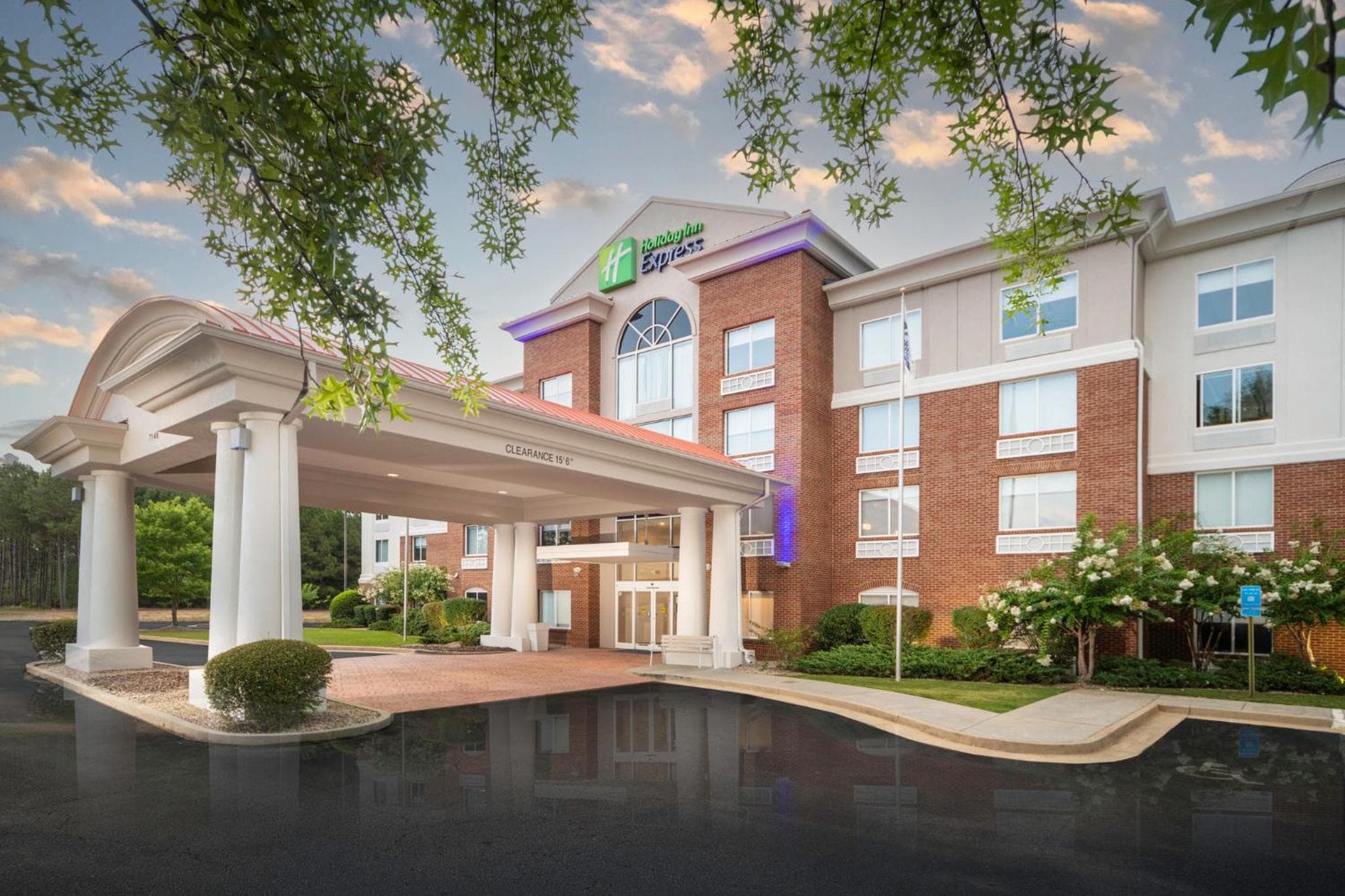 Holiday Inn Express and Suites Atlanta-Johns Creek by IHG