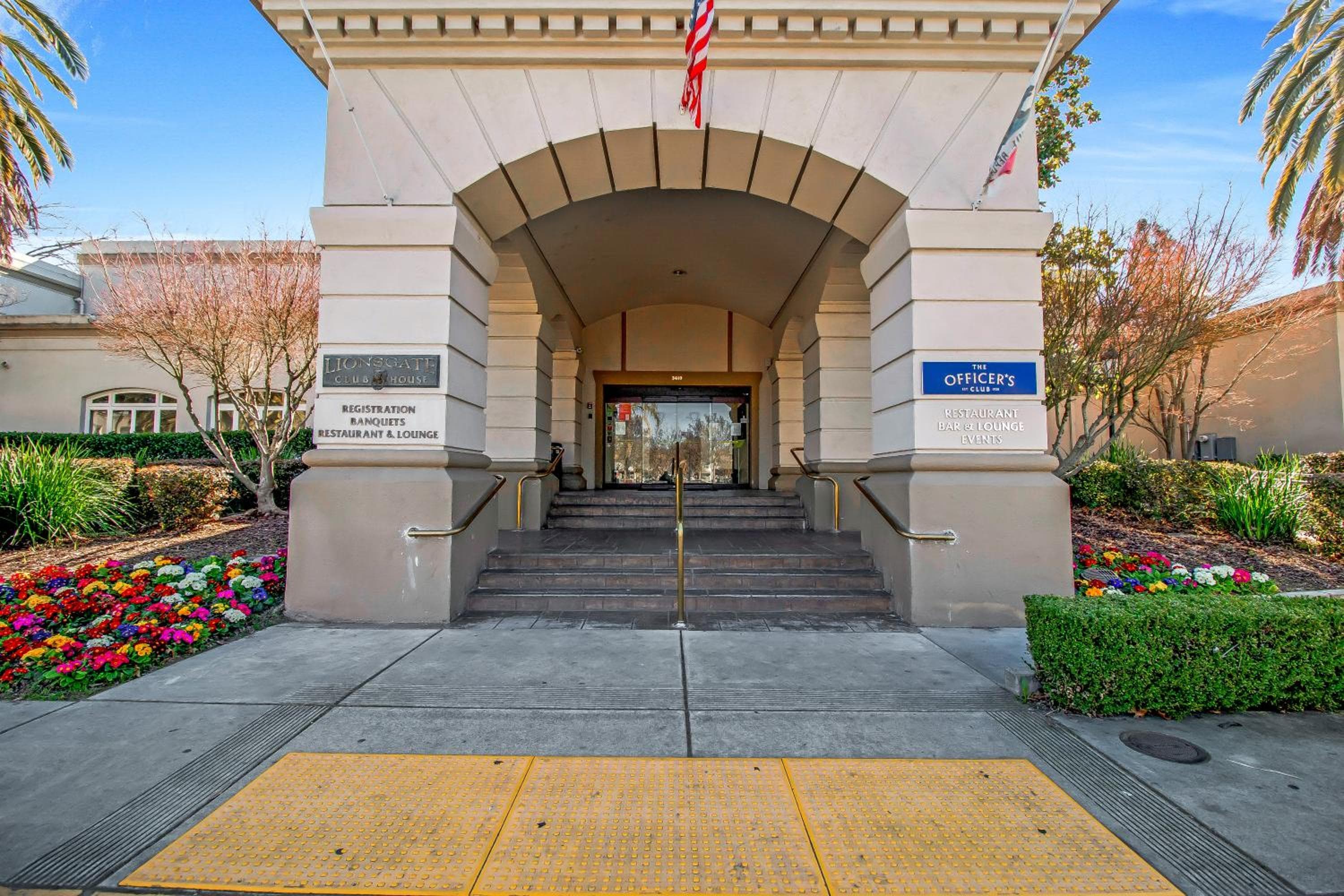 Lions Gate Hotel Sacramento