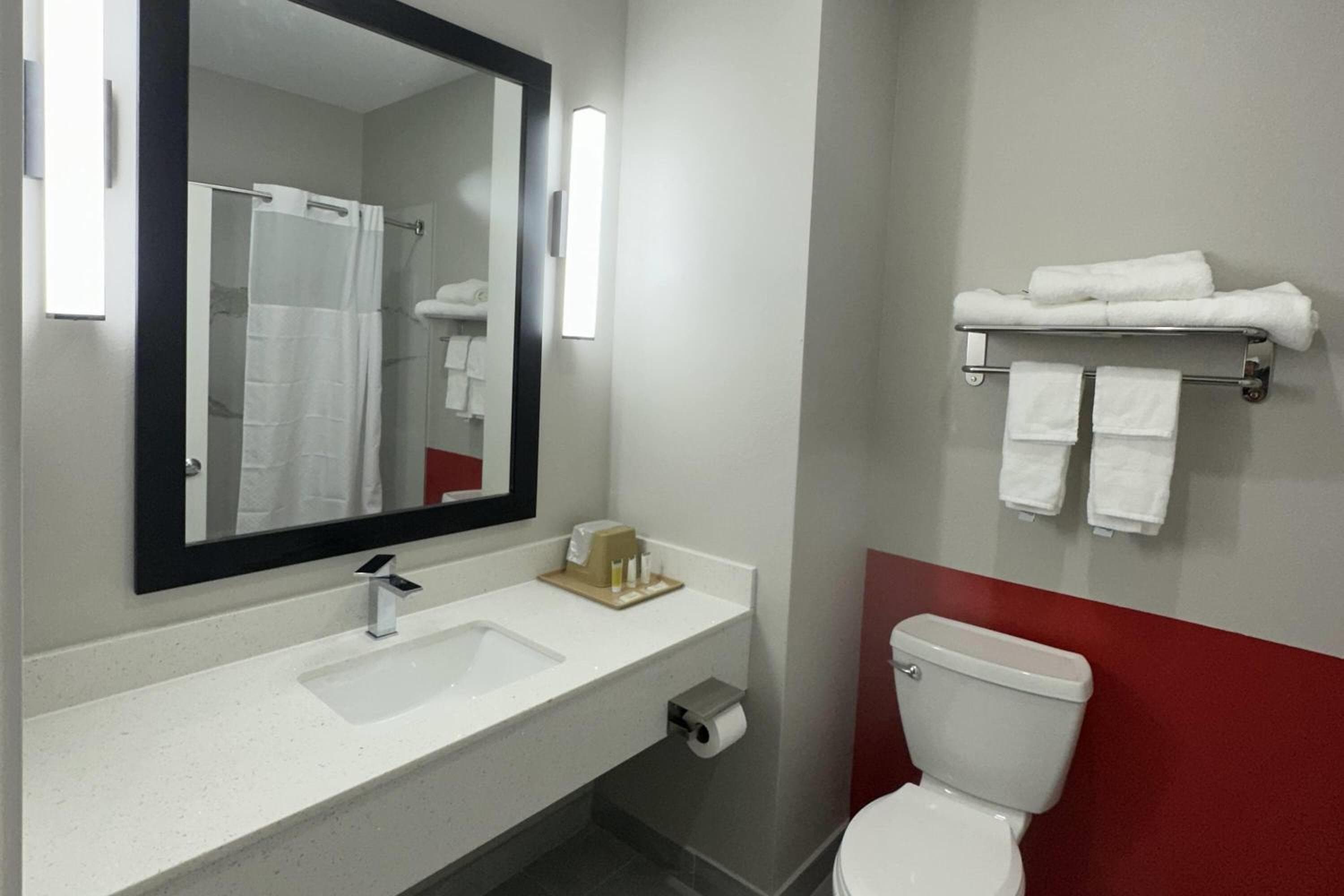 Super 8 By Wyndham Baytown