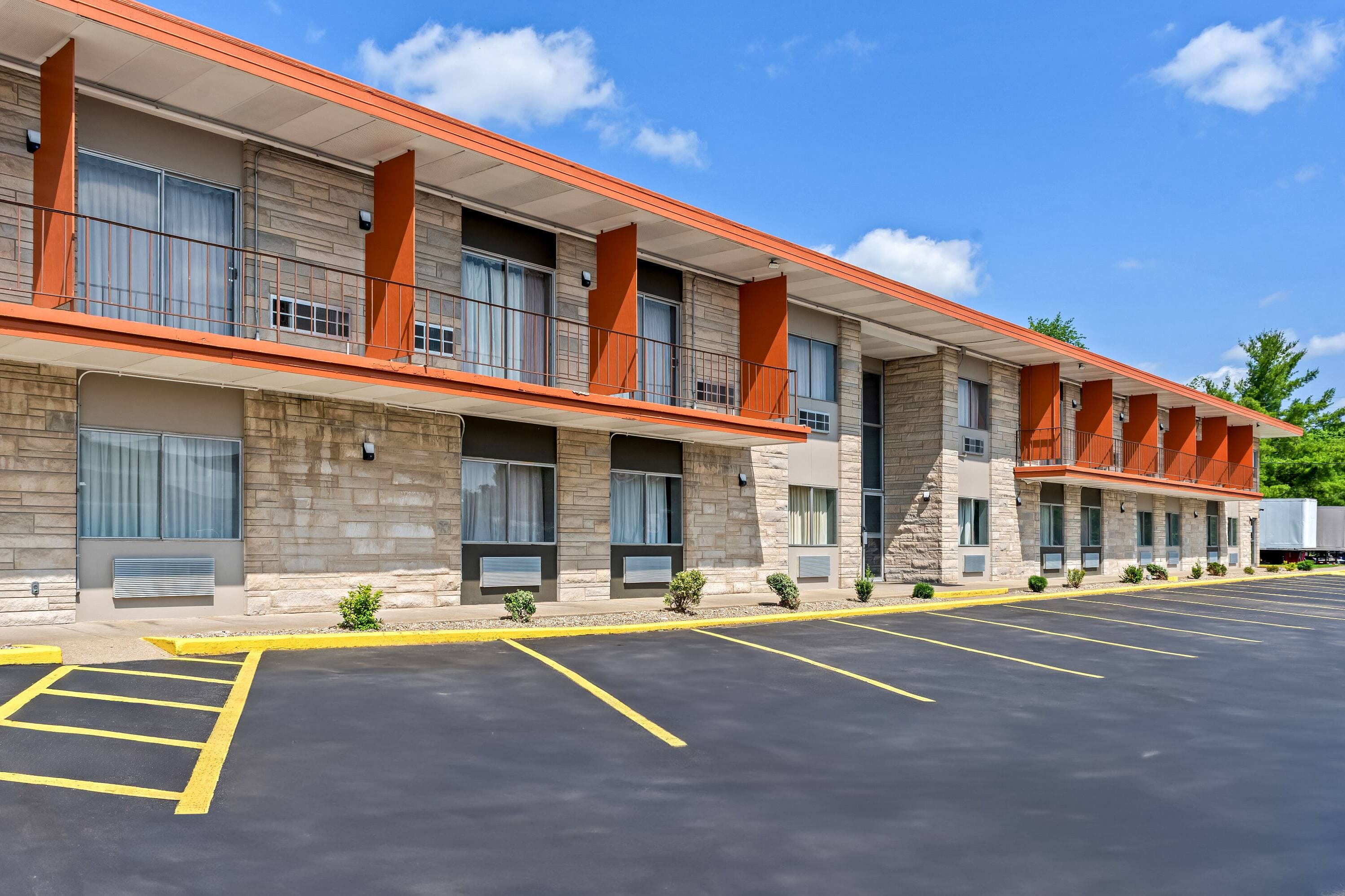Travelodge by Wyndham Bloomington