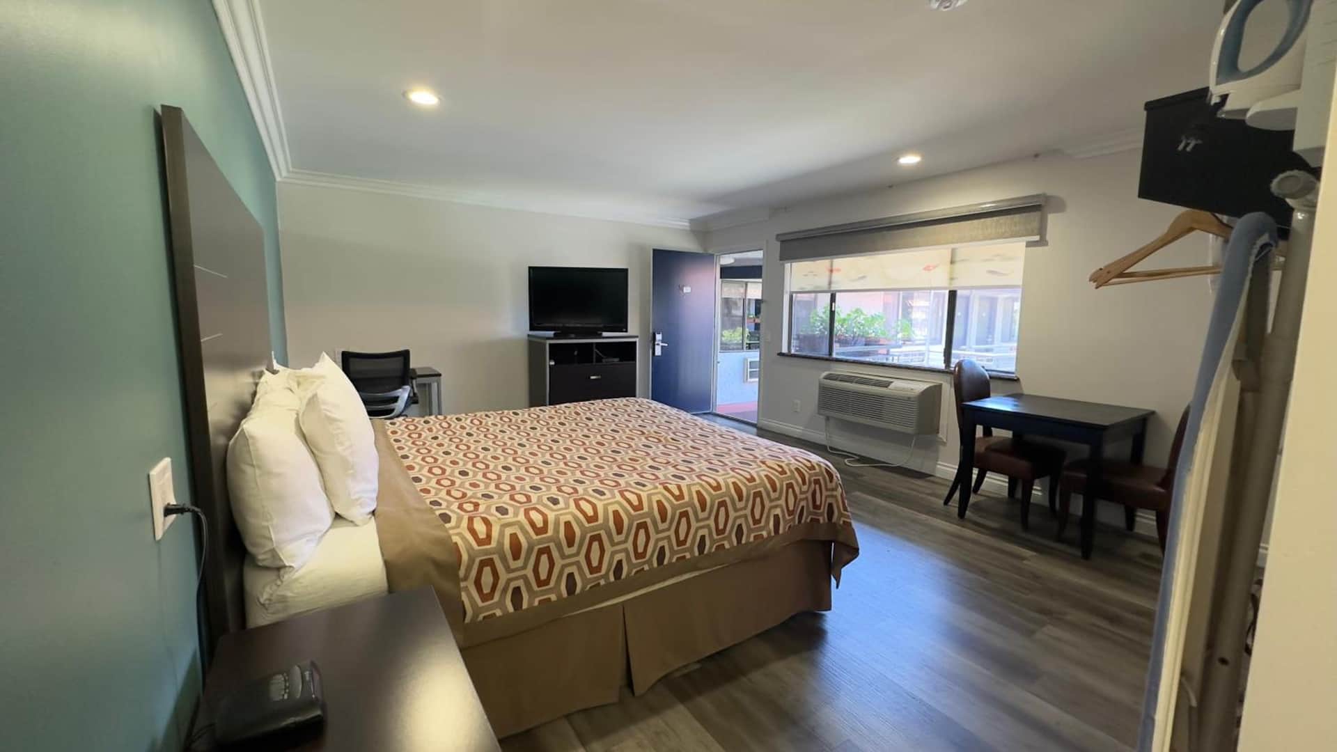 Garden Inn & Suites