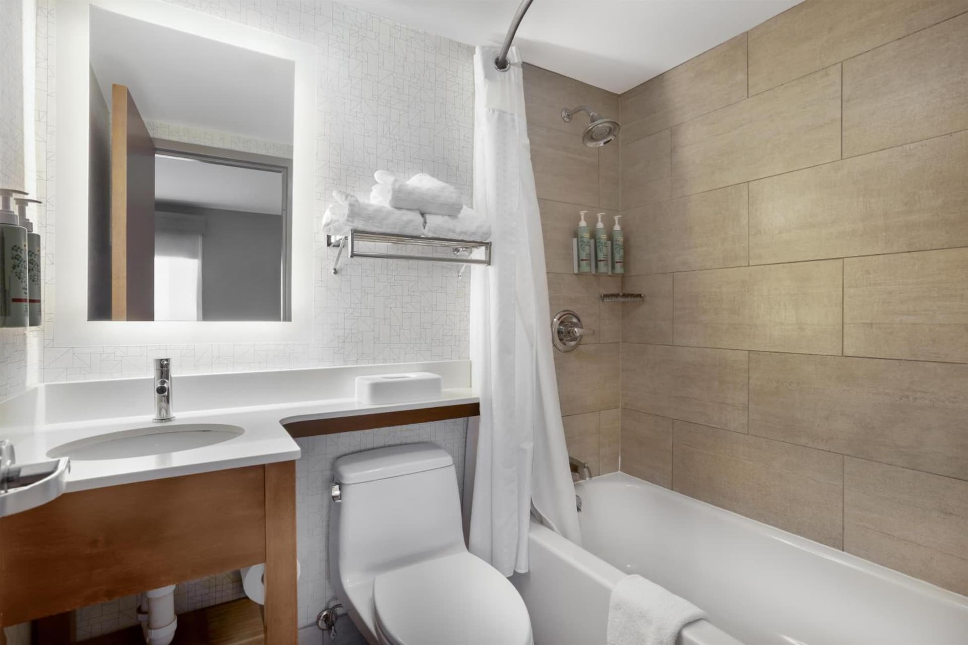 Best Western Roslyn-Long Island Hotel