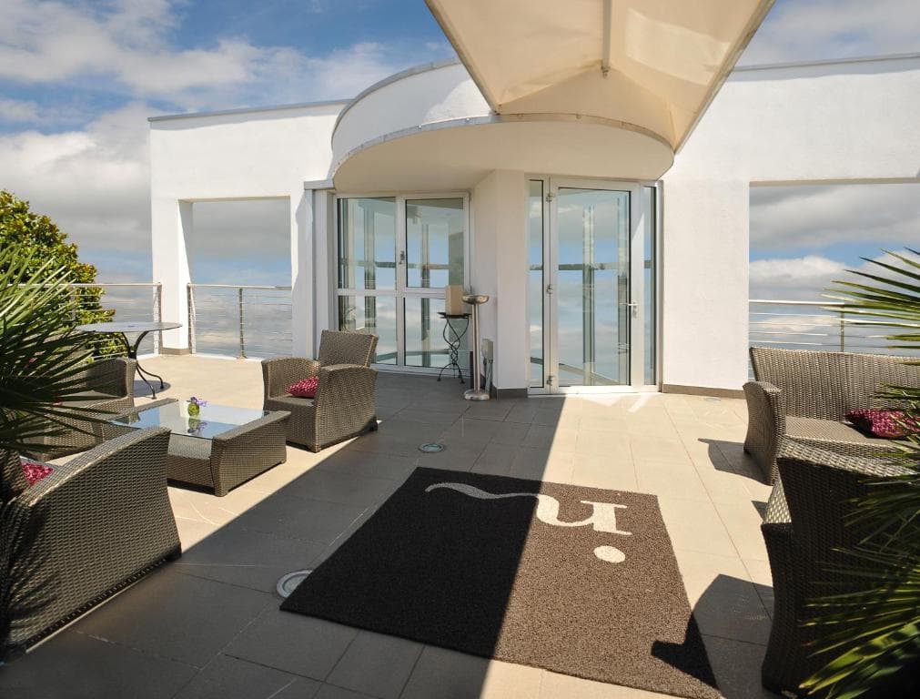 Hotel In Lounge Room