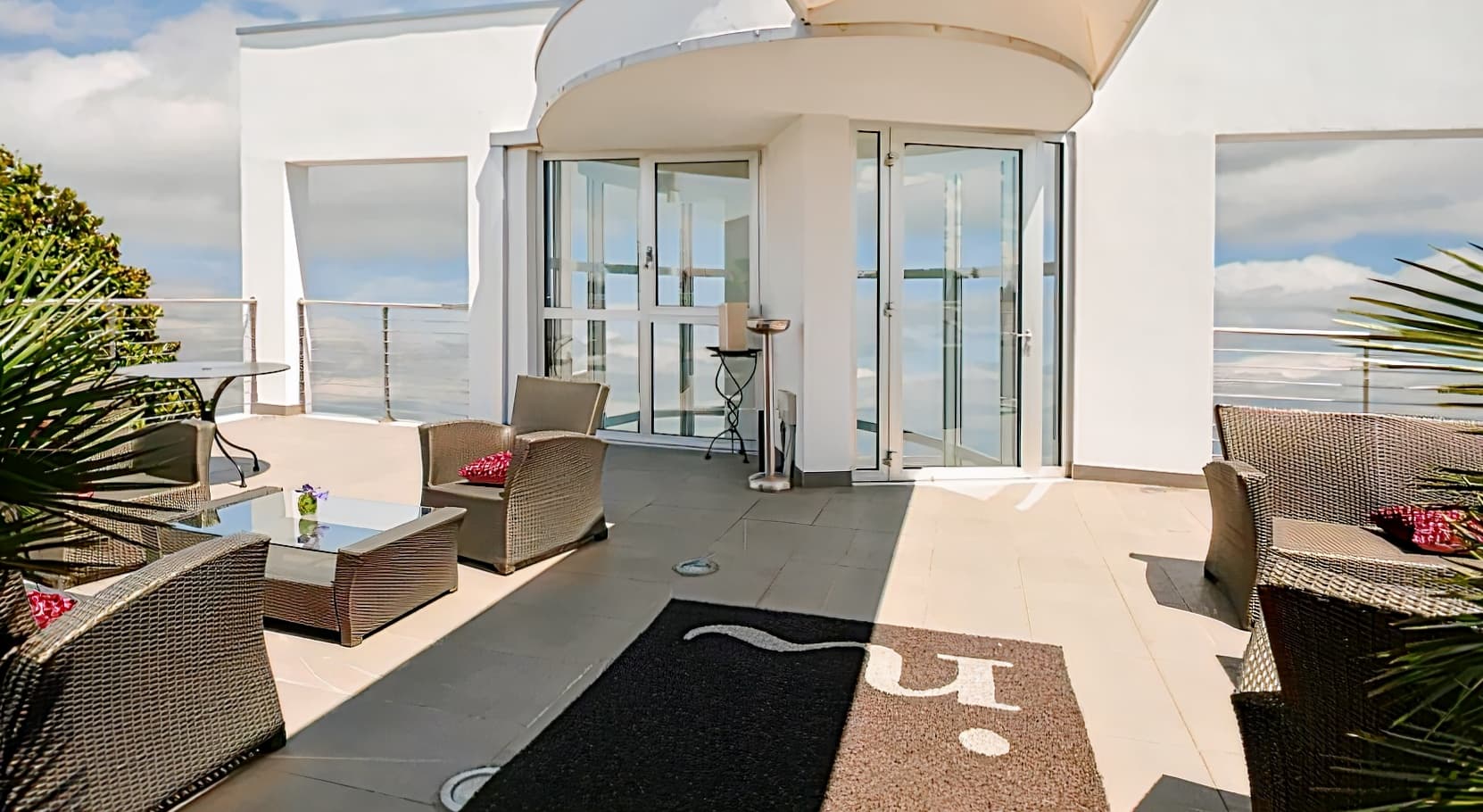 Hotel In Lounge Room